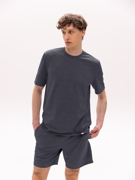 Пижама мужская графитовая футболка и шорты 230942 фото