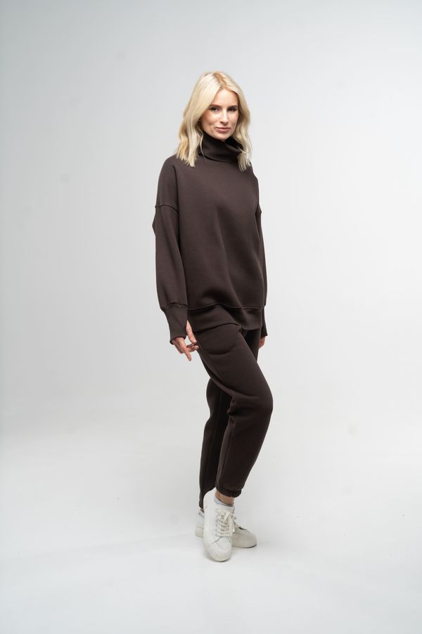 Костюм жіночий теплий светр та штани-джоггери коричневого кольору 230404 фото