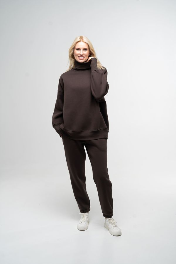 Костюм женский теплый свитер и штаны-джоггеры коричневого цвета 230404 фото