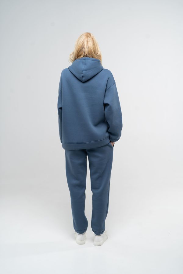 Костюм спортивный женский утепленный худи и штаны-джоггеры серо-голубого цвета 230406 фото