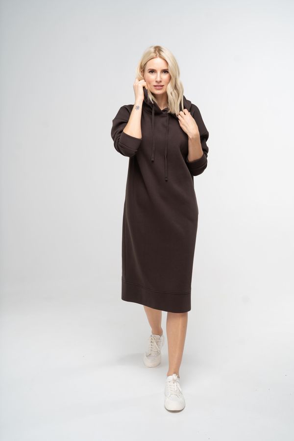 Жіноча сукня довга утеплена коричневого кольору 220108 фото