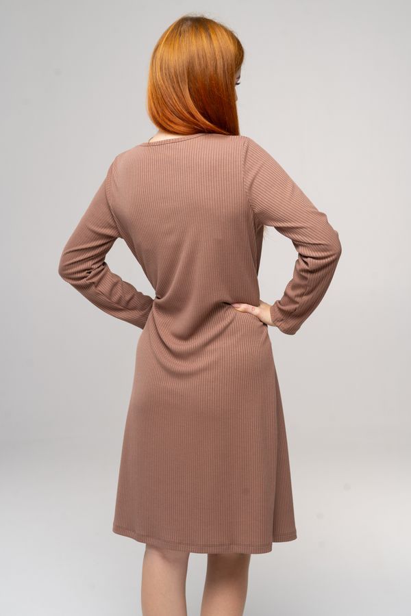 Жіноча нічна сорочка лапша з довгим рукавом світло-коричневого кольору 230438 фото