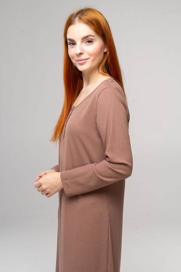 Жіноча нічна сорочка лапша з довгим рукавом світло-коричневого кольору 230438 фото