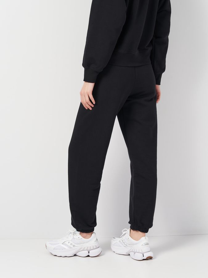 Штани-джогери жіночі чорного кольору 231025 фото