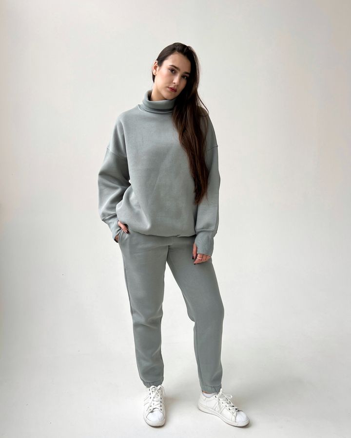 Костюм женский теплый свитер и штаны-джоггеры серого цвета 230404 фото